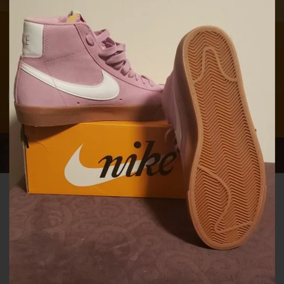 Nike Blazer - Picture 2 of 3